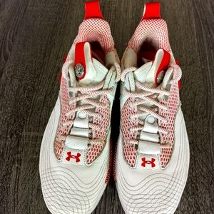 Under Armour Men's size 7 baseball cleat athletic  shoes red & white.
